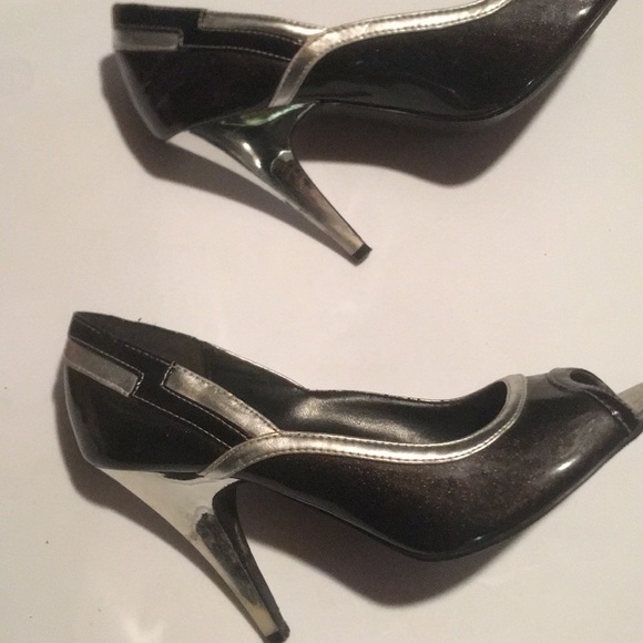 Shoes - Picture 3 of 4